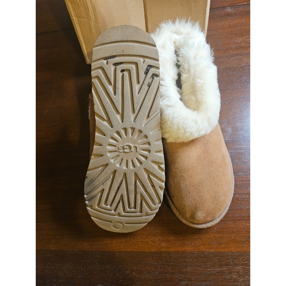 UGG Bailey Zip Boots Flat Ankle Bootie Sheepskin Chestnut Sz 8 Wear up or down